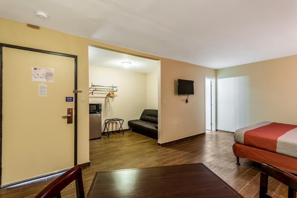 Hotel 6-blythe, Ca - South